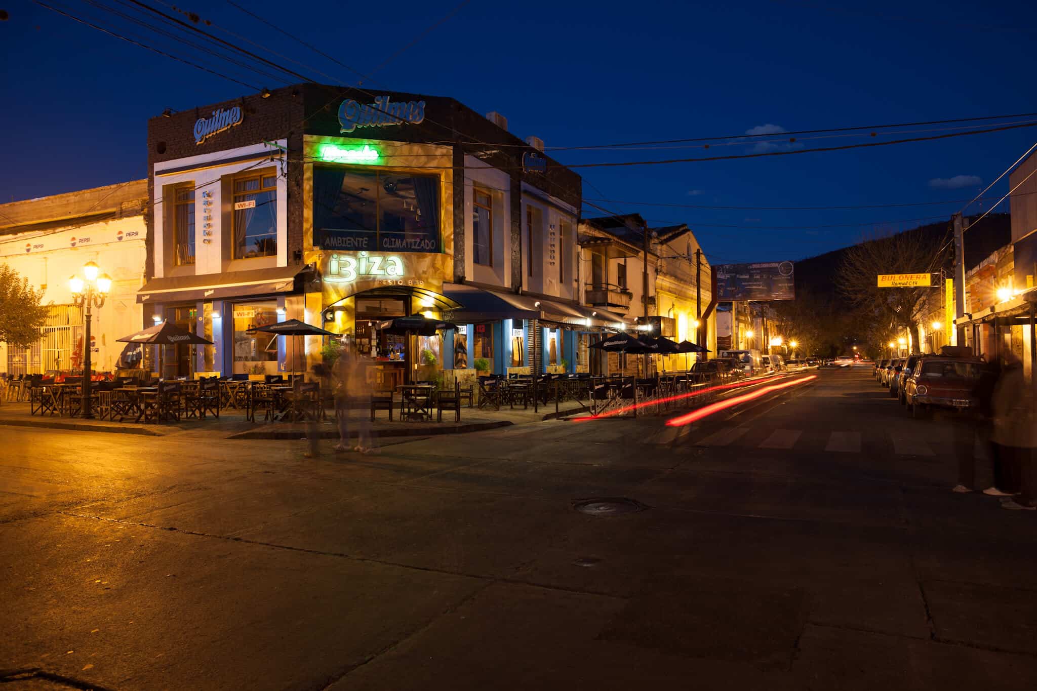 Calle Balcarce: qué hacer por la noche en Salta