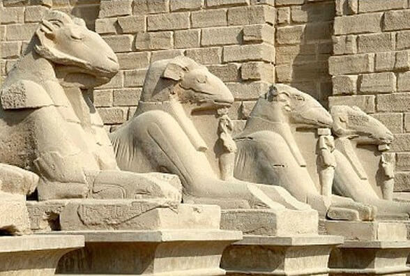 Visita al Templo de Karnak, esfinges