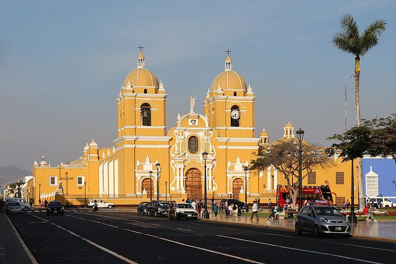 Catedral de Trujillo: Destinos bajo la línea del Ecuador