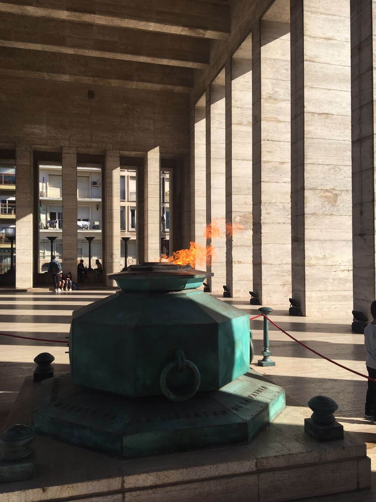 Monumento a la bandera: urna con el fuego de la argentinidad
