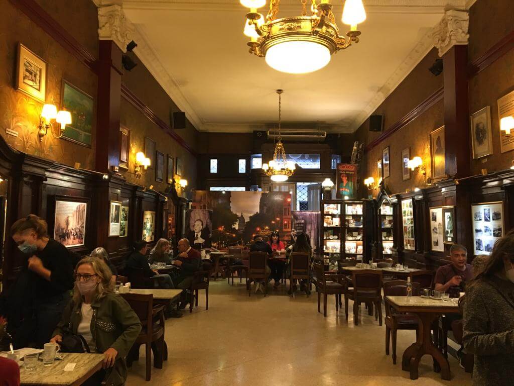El mítico Café Tortoni, un clásico de Buenos Aires