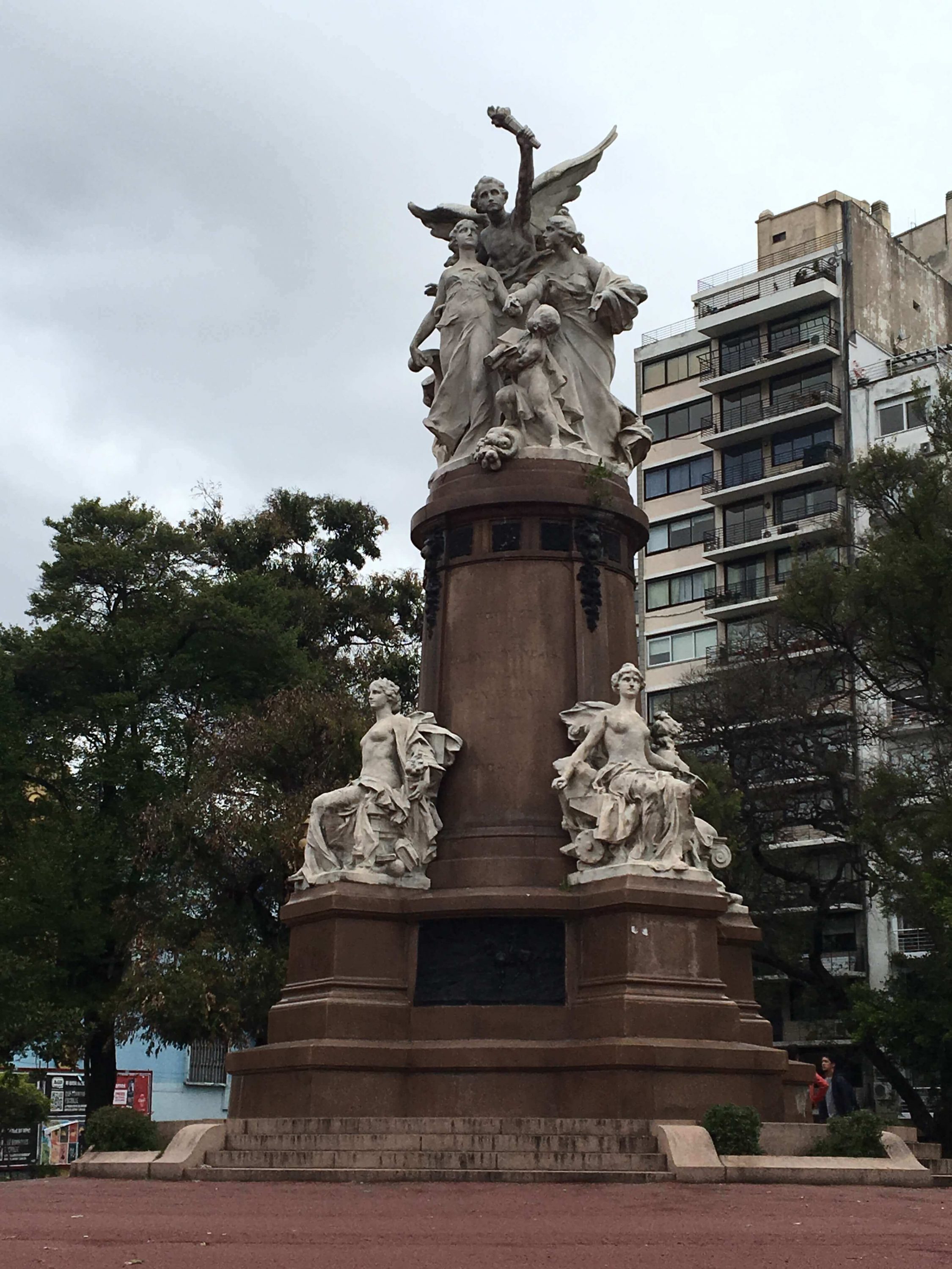 Monumento Francia a Argentina, Bajo Recoleta