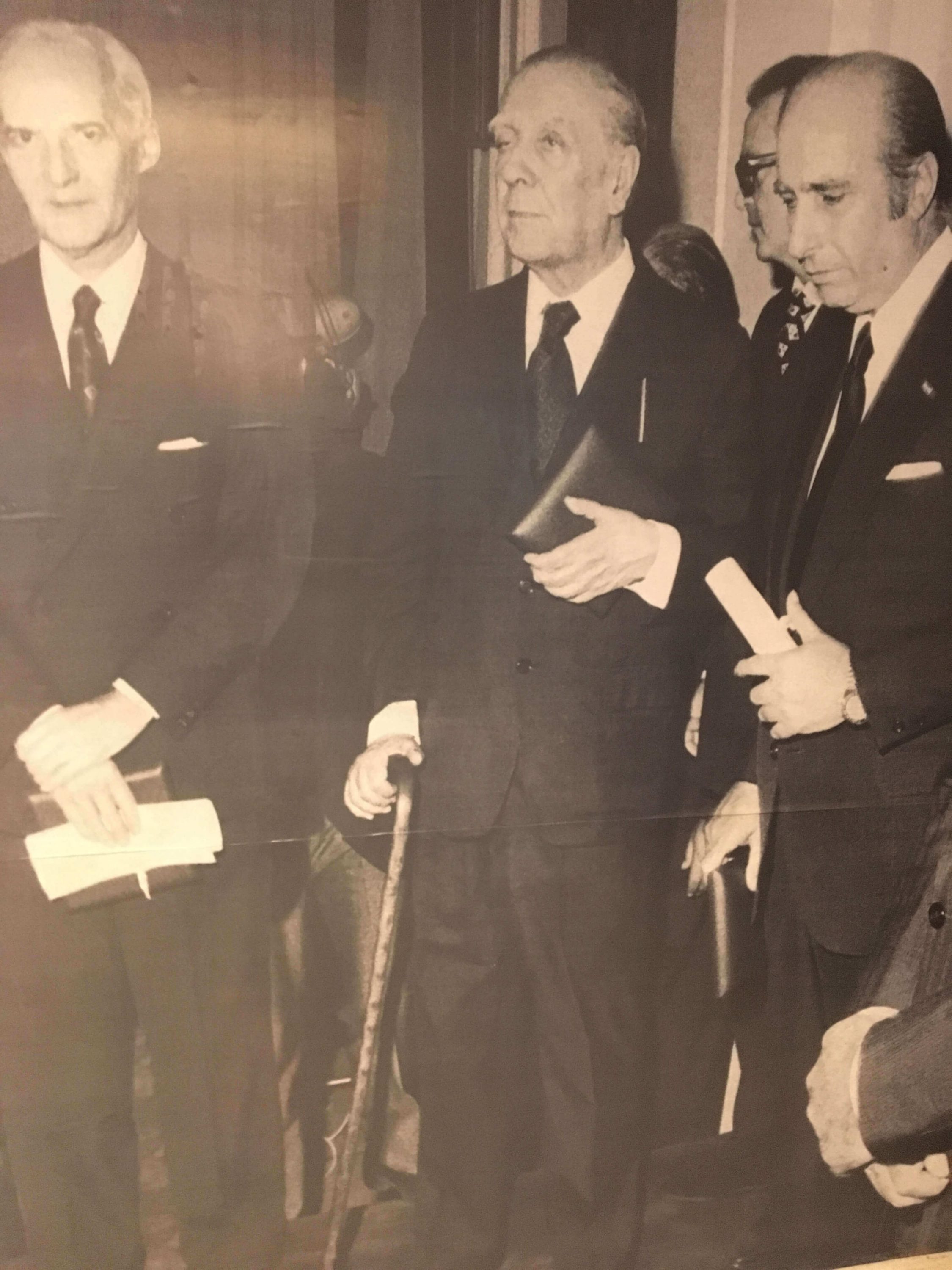 Juan Manuel Fangio con Leloir y Borges