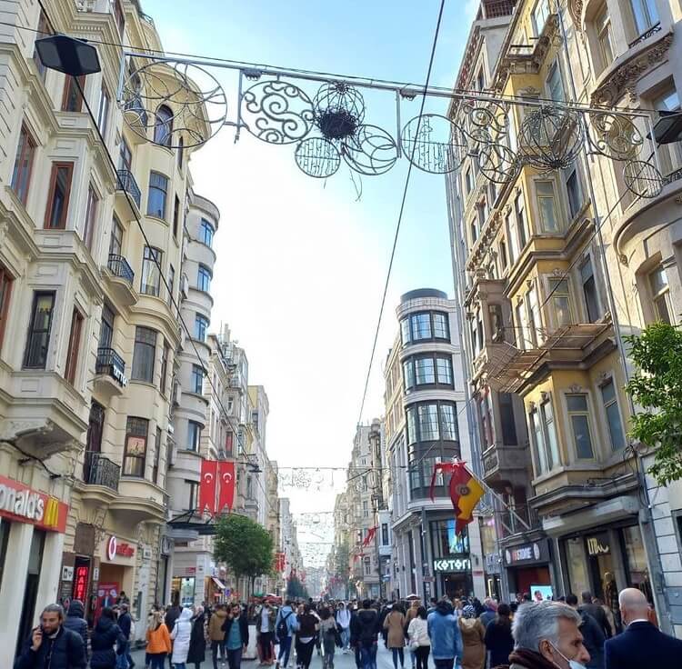 Consejos útiles para visitar Estambul: peatonal Istiklal caddesi