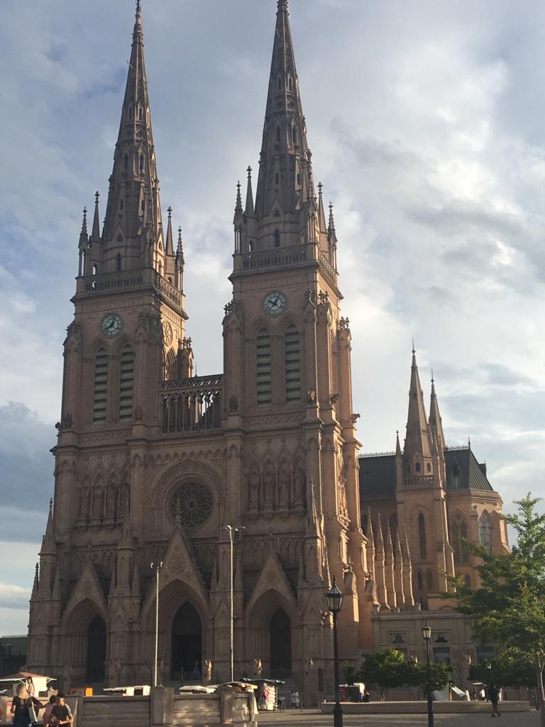 Catedral de Nuestra Señora de Luján, a 70 km de Buenos Aires