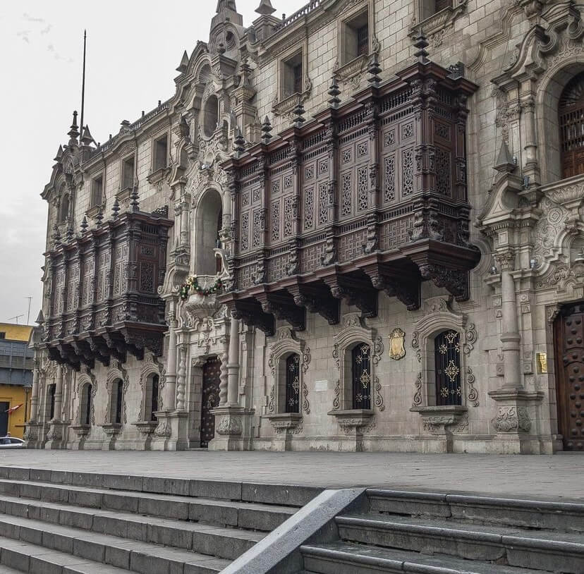 Palacio Arzobispal-Plaza Mayor de Lima