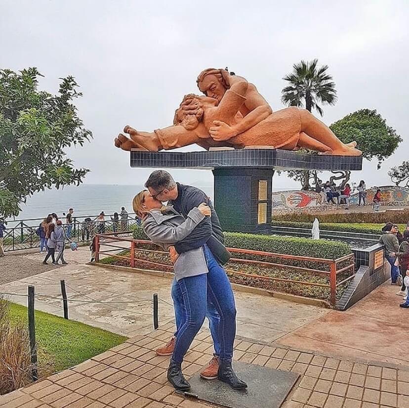 Ideas originales para hacer en Lima: Monumento al beso