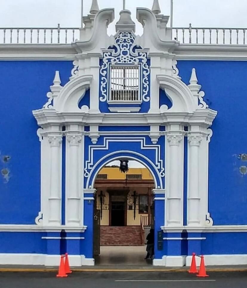 Portada del Palacio Arzobispal, Plaza de armas de Trujillo