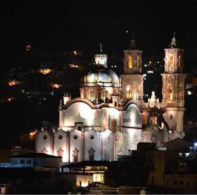 Qué ver en Taxco: Santa Prisca, vista nocturna