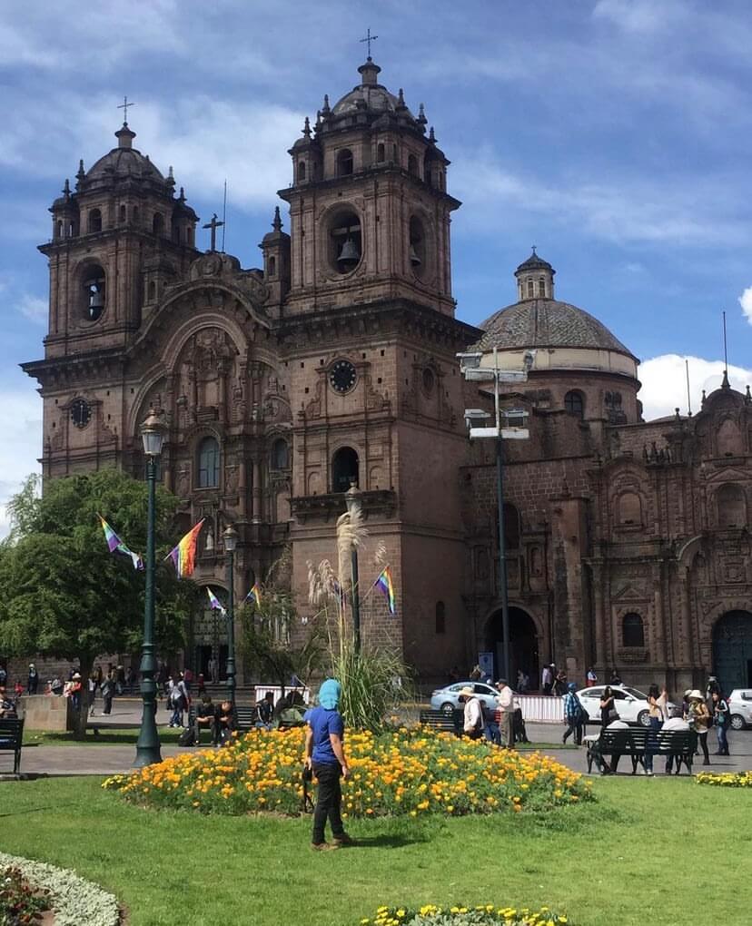 Lugares imperdibles para visitar en Cusco: Iglesia de la Compañía en la Plaza de Armas