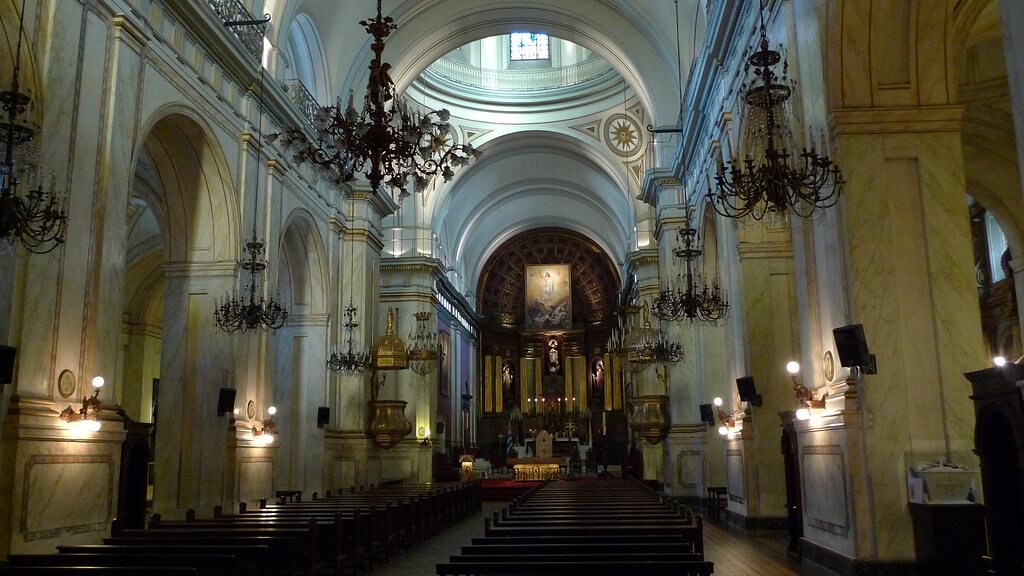 Catedral de Montevideo, Plaza Constitución