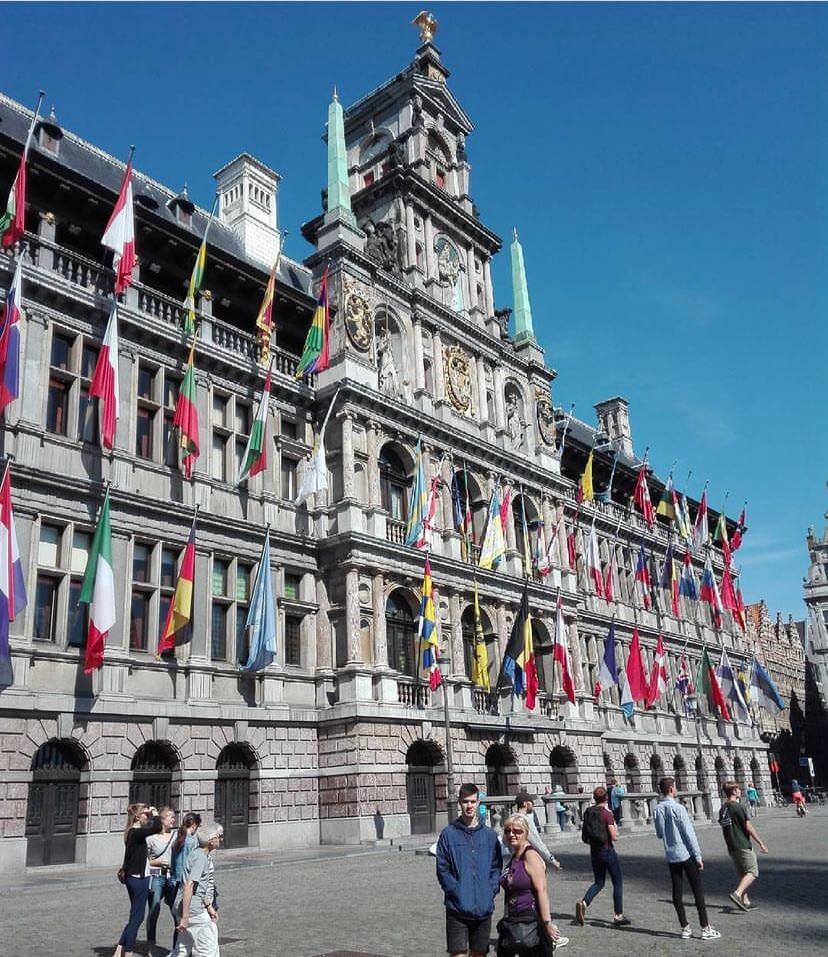 Ayuntamiento de Amberes, en la Grote Markt