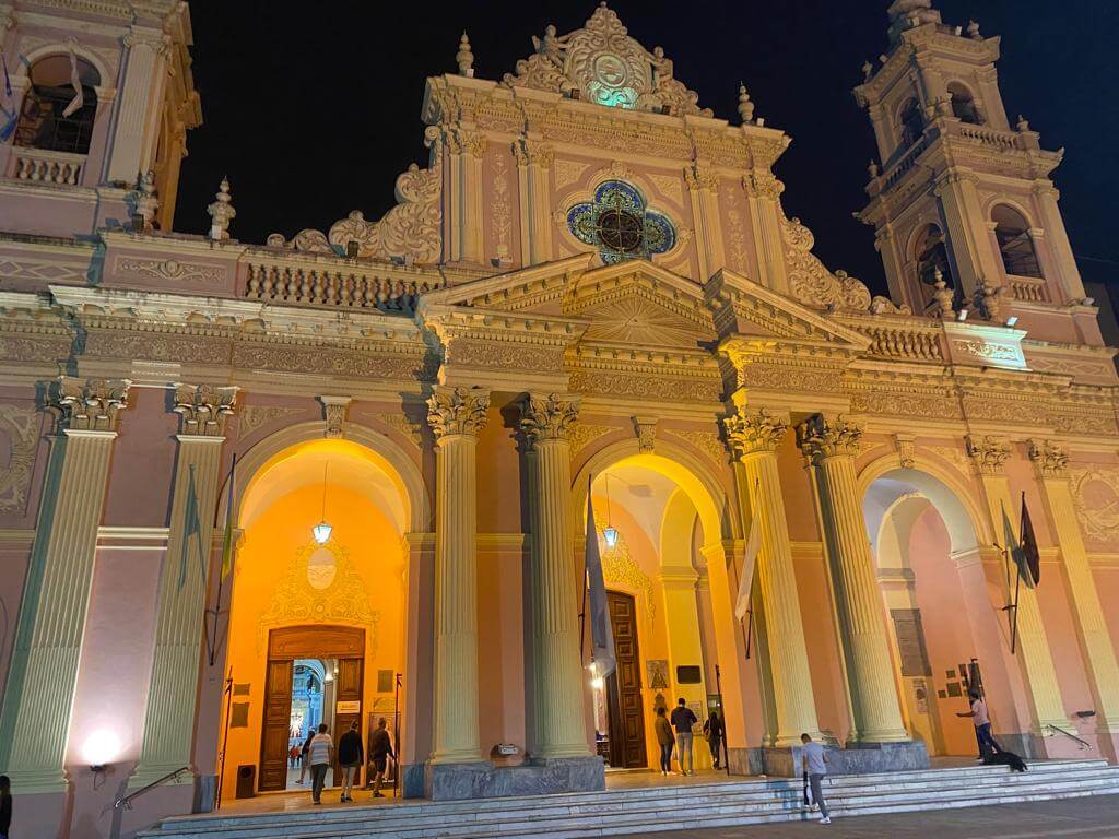 48 horas en Salta: visitar la bella Catedral