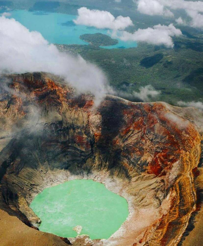 Cráter del volcán Llamatepec 