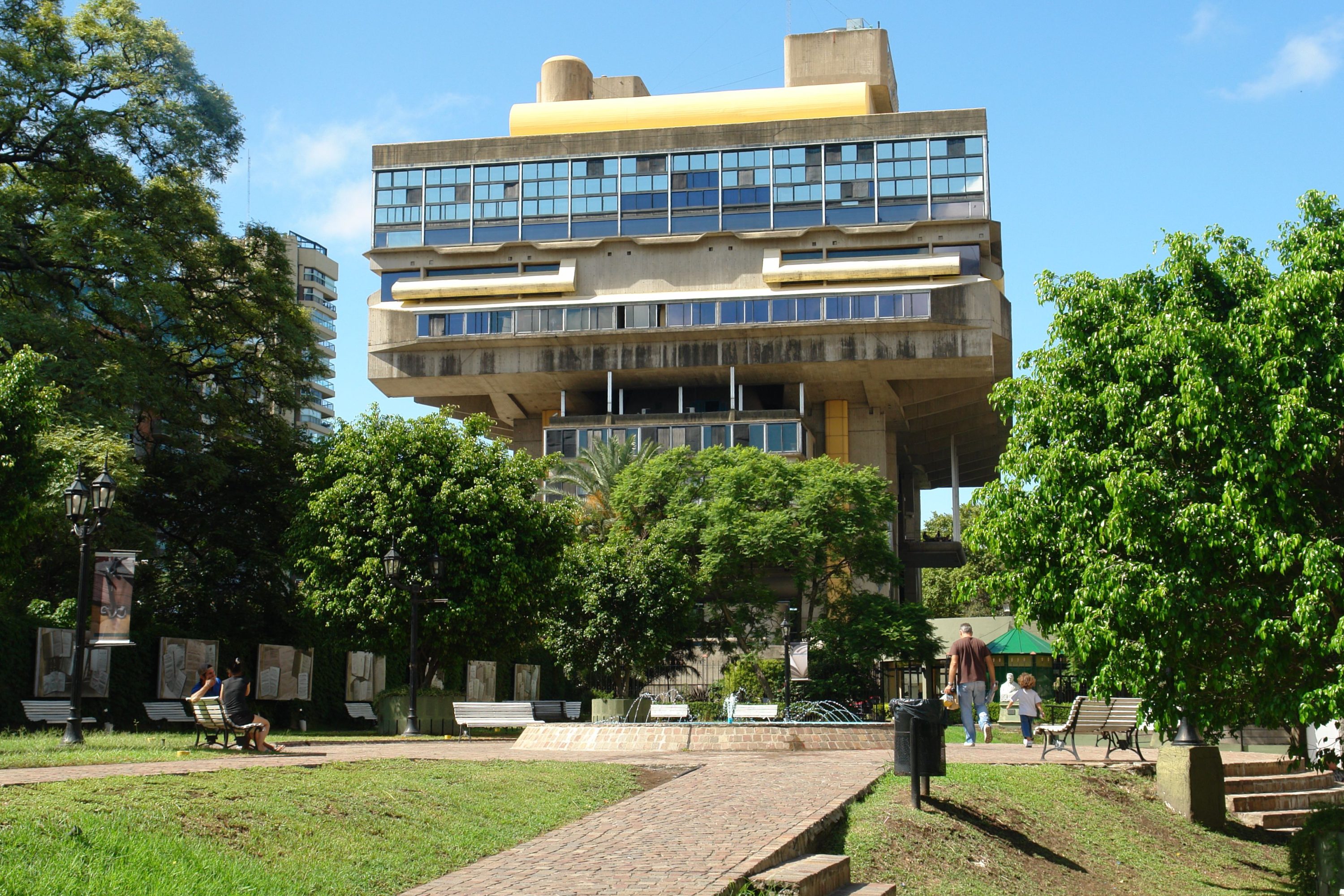 Monumento a Eva y Biblioteca Nacional