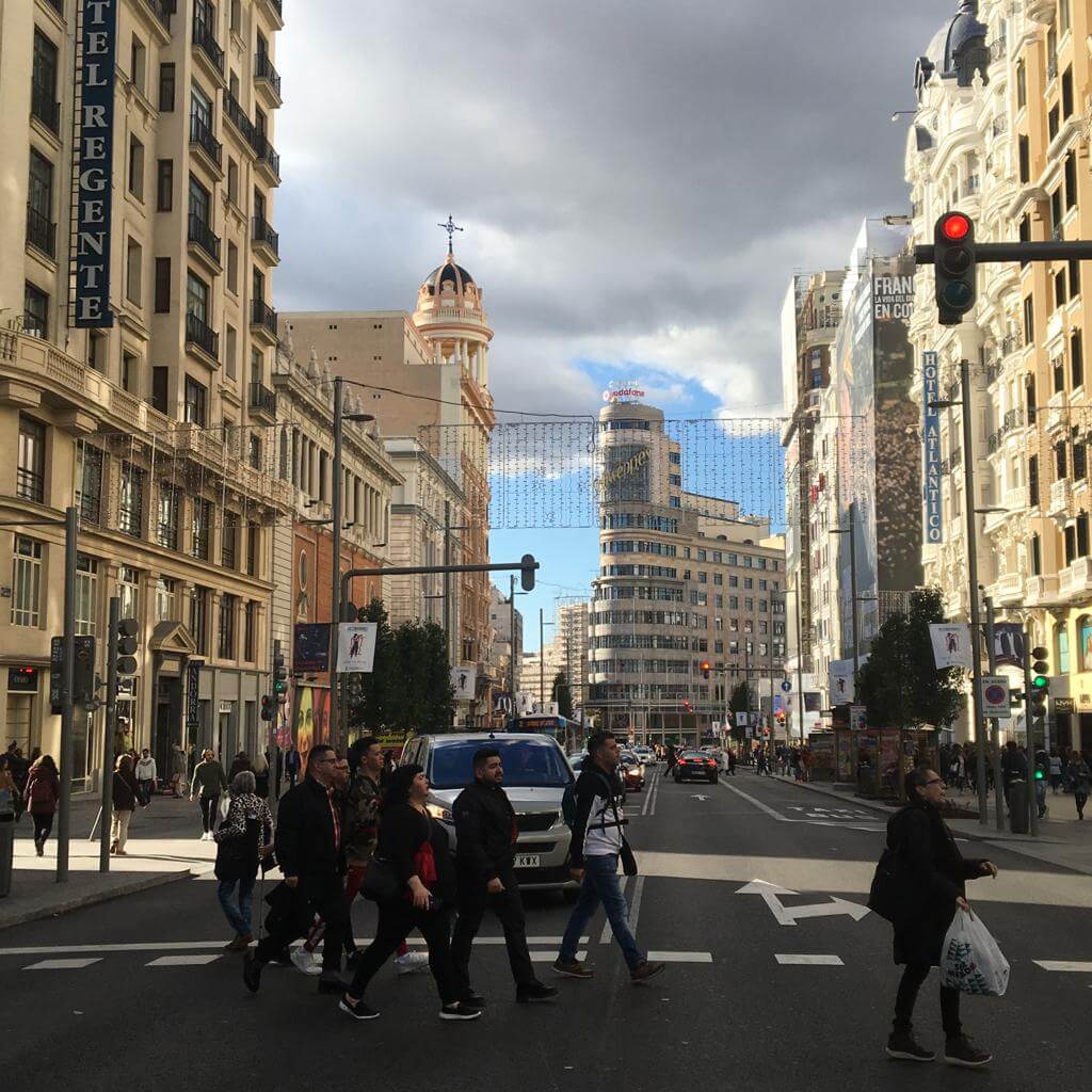 Cosas para hacer gratis en Madrid: recorrer la Gran Vía