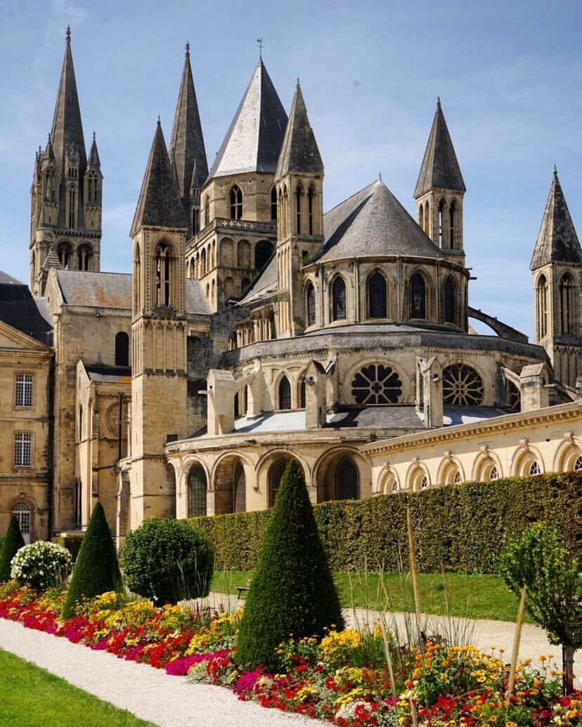 Abadía de los Hombres, Caen