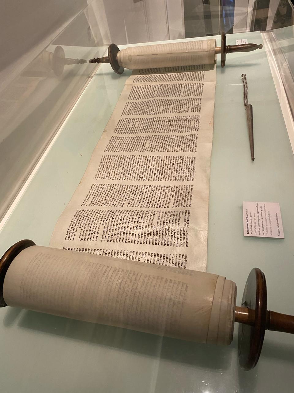Torah en el Museo Judío de Buenos Aires