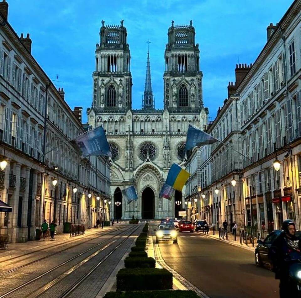 Qué ver en Centre-Val de Loire: la Catedral de Sainte-Croix en Orleans