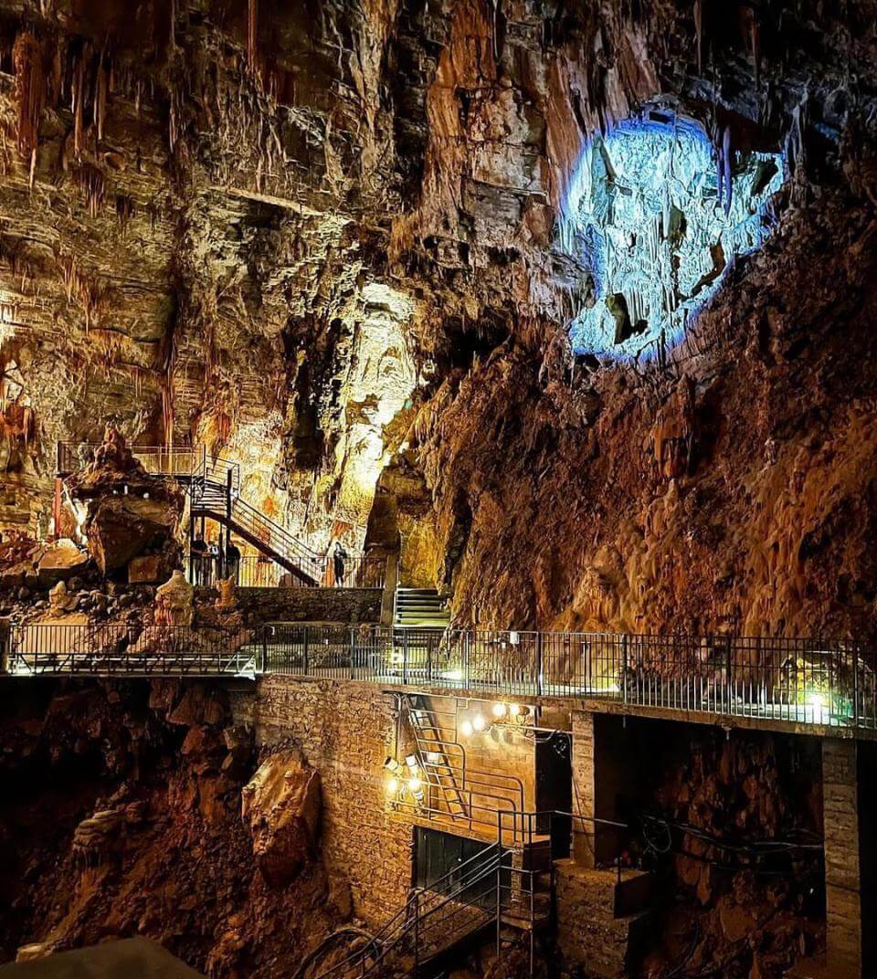 aventura en la ruta en coche por el sur de Francia: Goufree Géant de Cabrespine