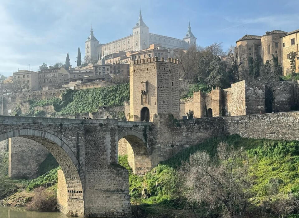 Ideas originales para hacer en Toledo: picnic en las murallas