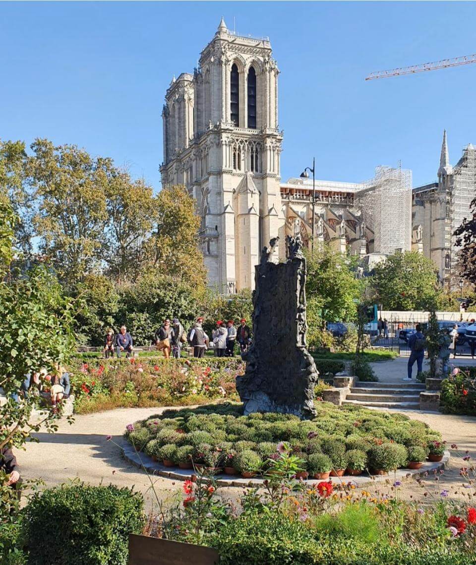 Plaza René Viviani y la Fuente de Saint Julien