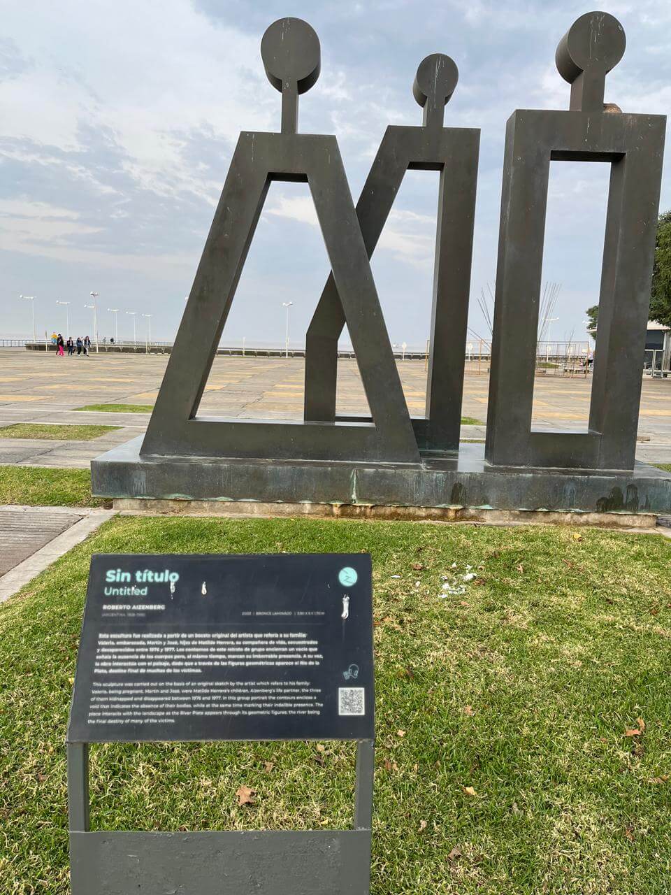 Monumento a los desaparecidos en el Parque de la Memoria, Costanera Norte