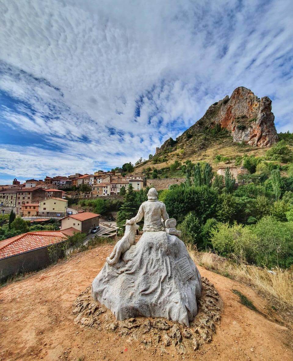 Estatua de Félix Rodríguez de la Fuente en Poza de la Sal