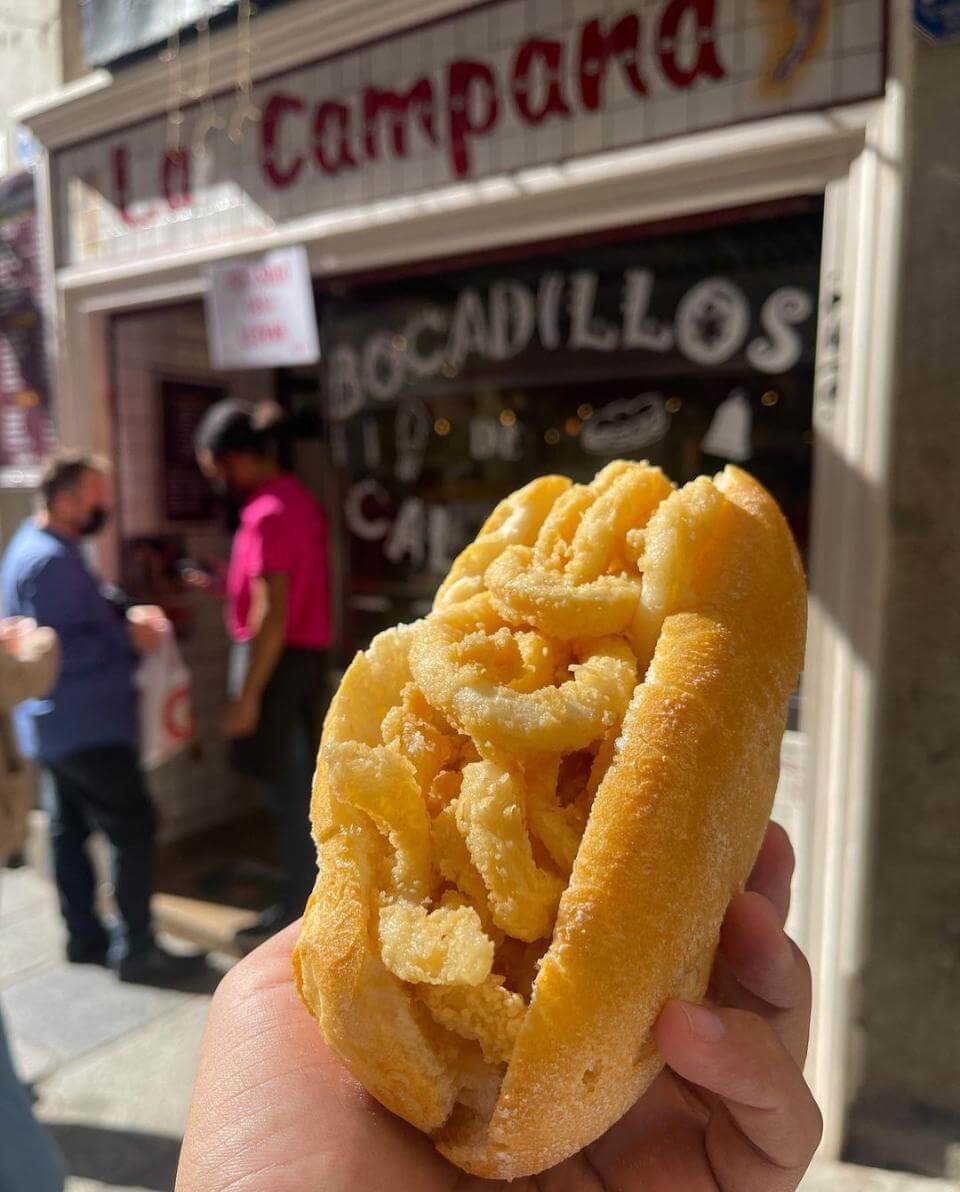 Comer bien y barato en Madrid: probar el bocadillo de calamar en La Campana