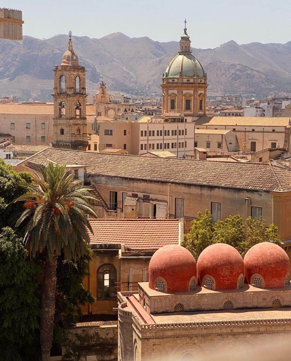 Cúpulas rojas de la Iglesia de San Cataldo