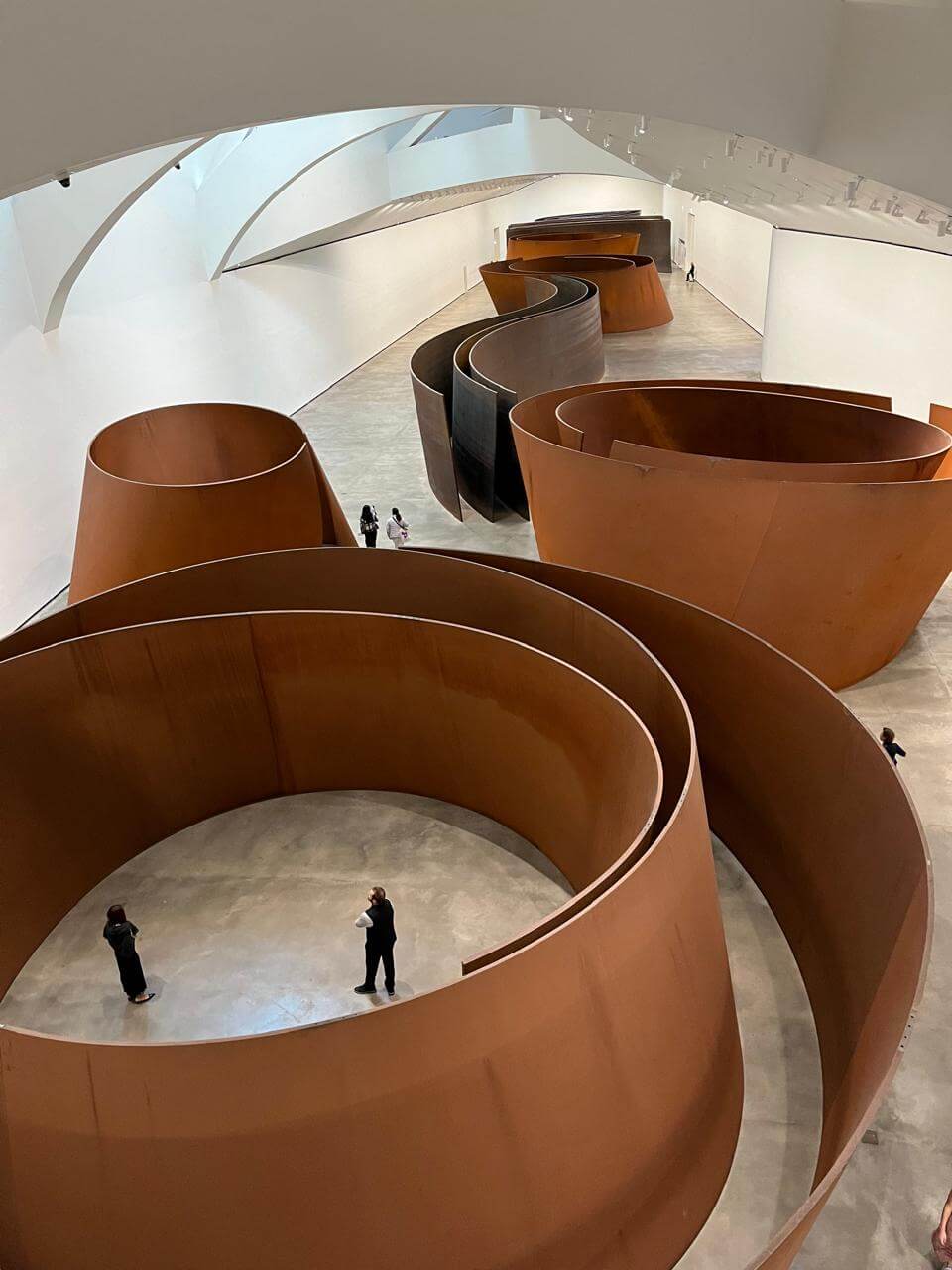 Ideas originales para hacer en Bilbao: recorrer "La Materia del Tiempo", de Richard Serra, en el Museo Guggenheim