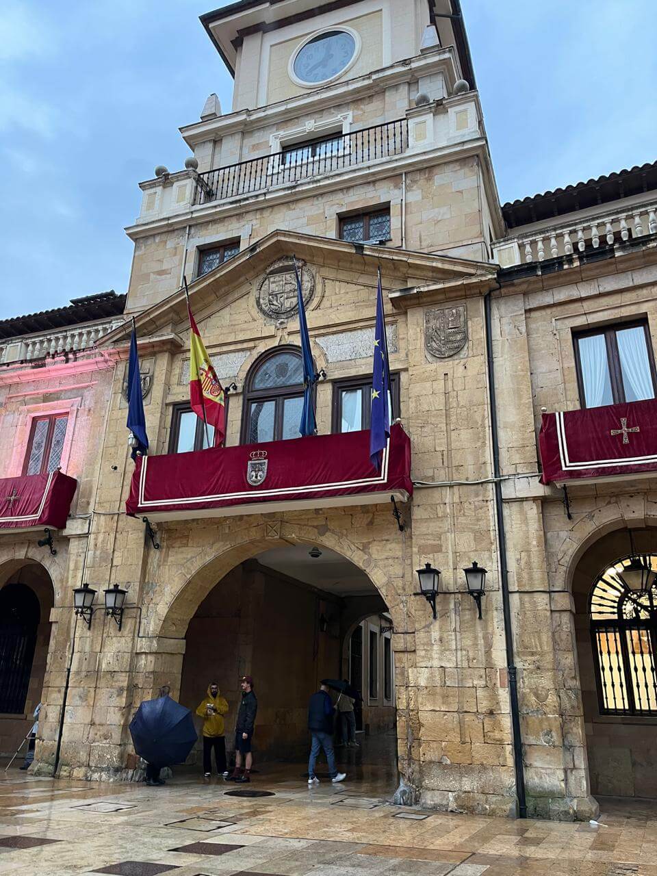 No vayas a Oviedo sin saber esto: explora la Plaza Constitución