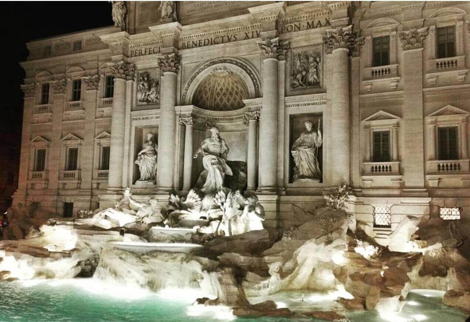 Ideas originales para hacer en Roma: La Fontana di Trevi por la noche