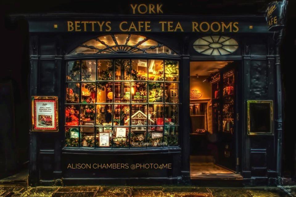 10 imperdibles de York: tomar el té inglés en Betty’s Café