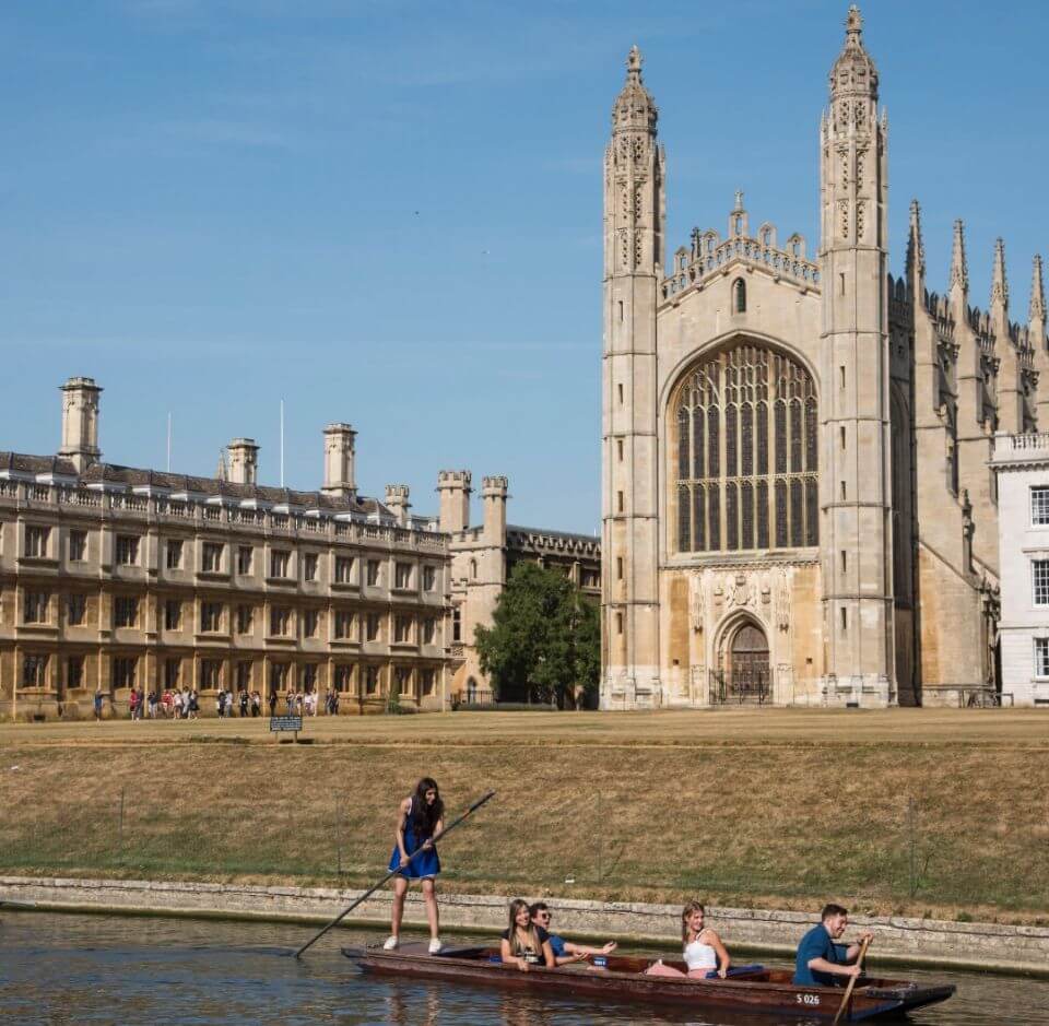 Qué hacer en Cambridge: Punting en el río Cam