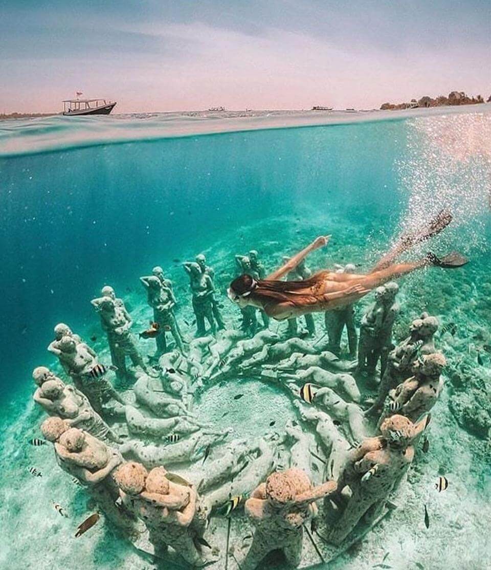 Estatuas en Gili Meno