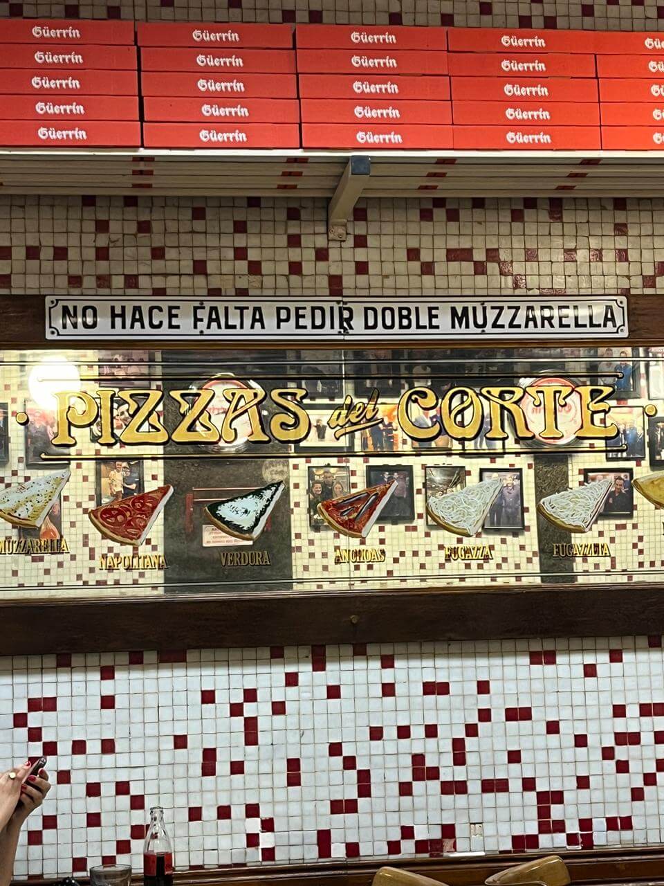 Qué hacer en invierno en Buenos Aires: comer pizza en Guerrin