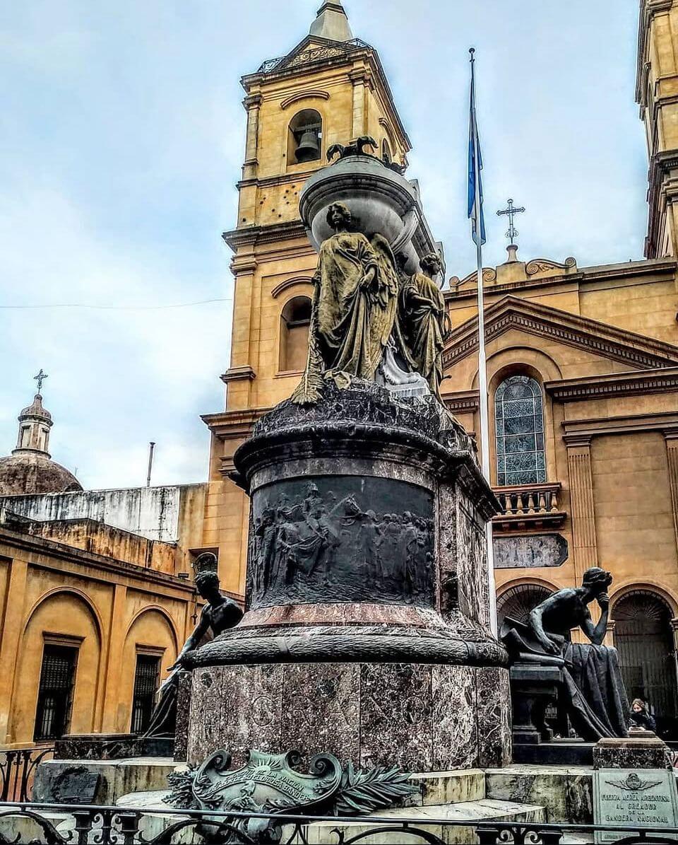 Mausoleo de Belgrano en la Basílica de Santo Domingo