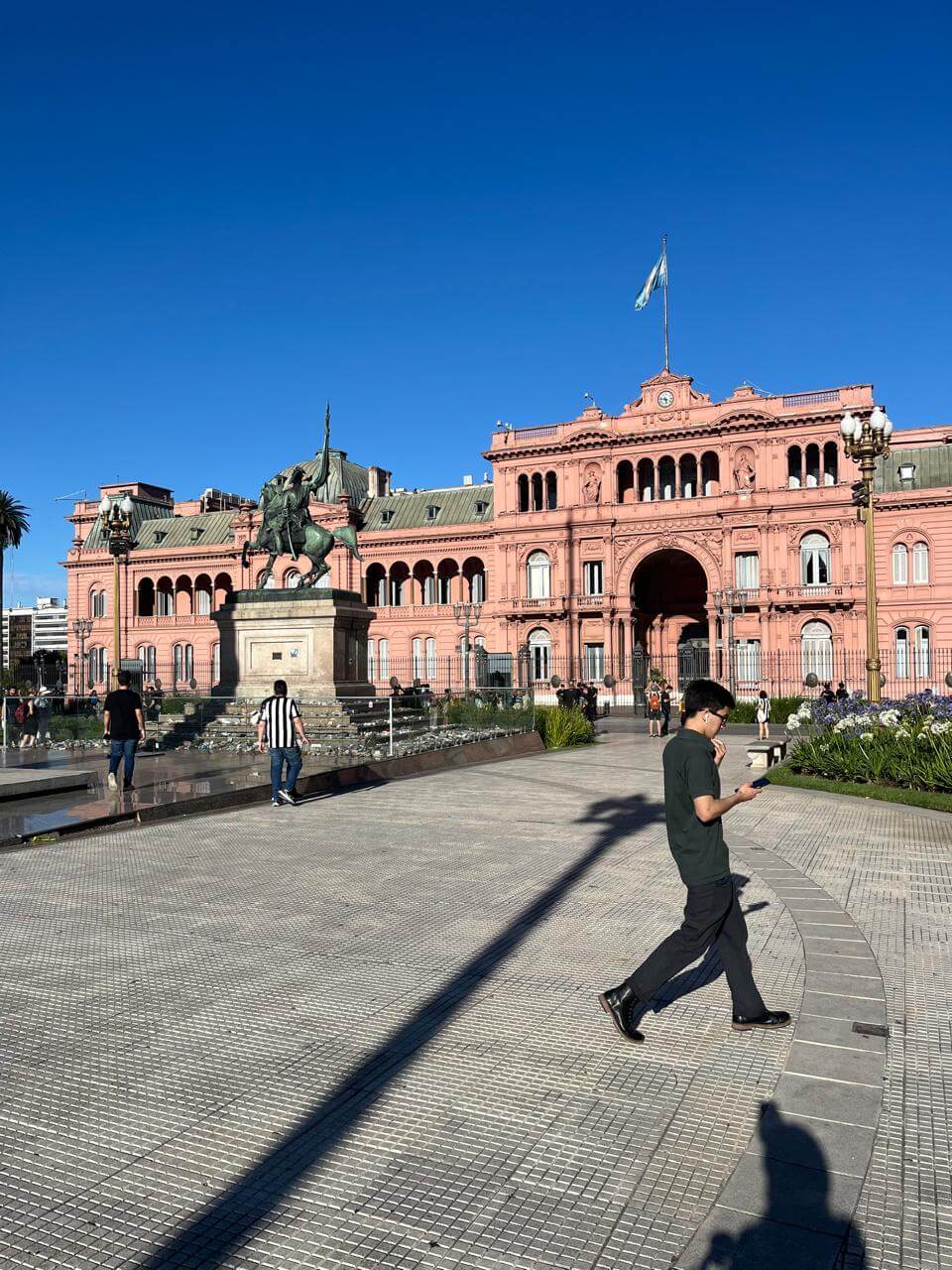 Estatua de Belgrano en la Plaza de Mayo