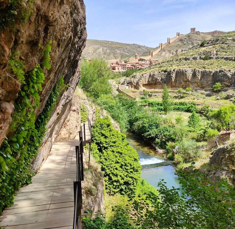 Río Guadalaviar, recorriendo Albarracín