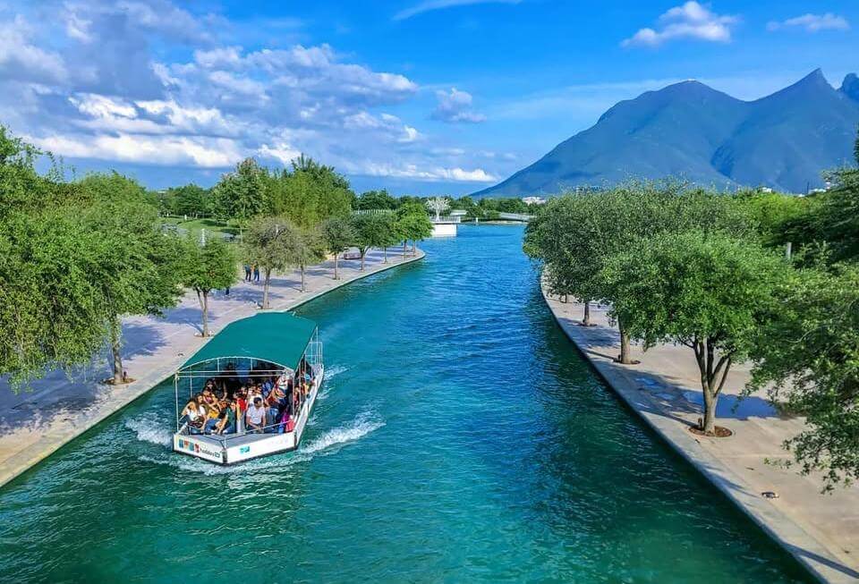 Paseo Santa Lucía en Monterrey