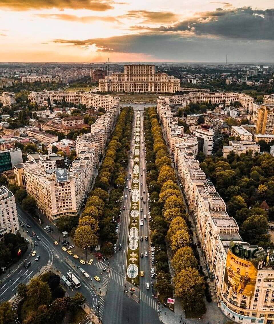 Un día en Bucarest: recorrer el Boulevard Unirii hasta Palacio del Parlamento