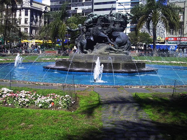 Hotel Uruguay, centro de Montevideo, Plaza del Entrevero